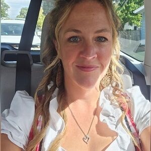 Meet your Posher, Shana